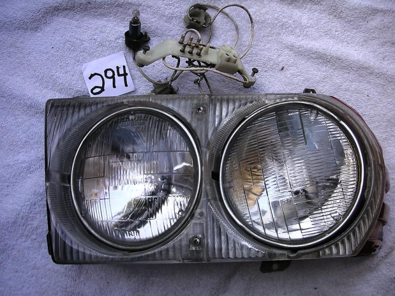 Mercedes benz 107 right headlight assembly 1973 450 sl & others. 1 305 523 034 r