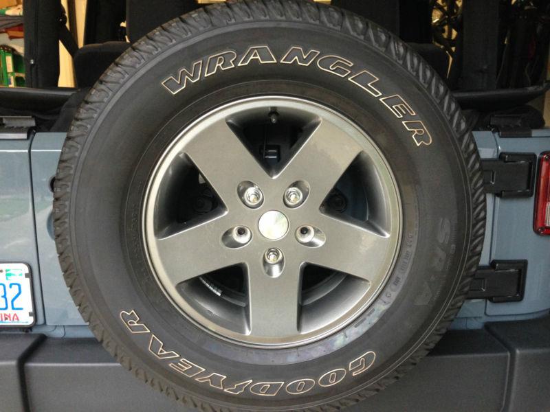 Jeep wrangler rubicon sahara oscar mike wheels & tires (5) 2012 jk excellent!