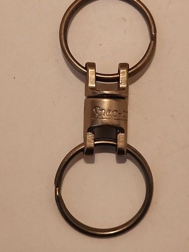 Snap-on tools pull apart socket keychain