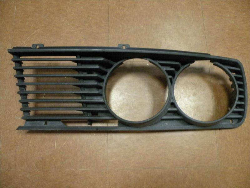 1983 bmw 528 grill head light bezel  left side (driver) oem