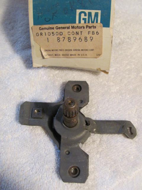 Nos 1968-69 chevrolet impala chevelle left front inside door control assembly!