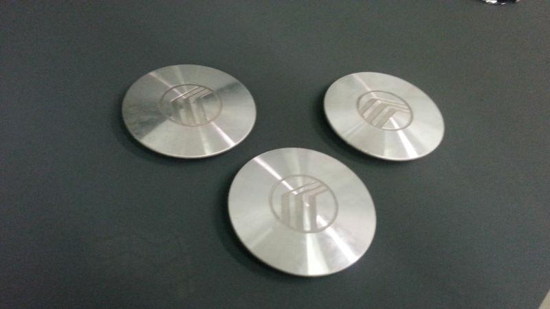 Set of three mercury center caps