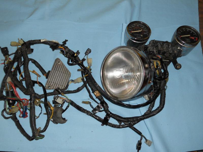 1984 honda vt700-750 shadow speedo, tach, headlight, rectifier, wiring harness