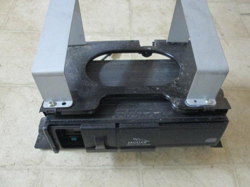 Jaguar vanden plas cd changer xj8 1998-99-00-01-02-2003 lnc4160aa