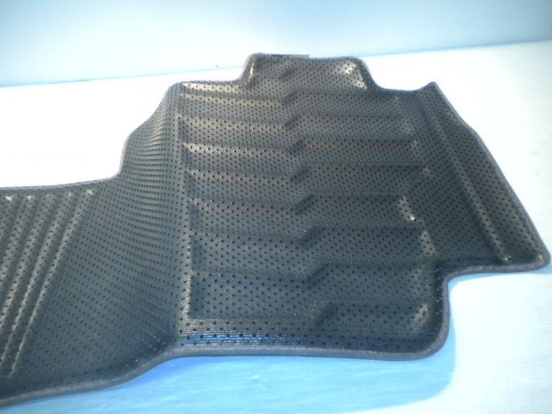 Nifty 783204-g catch-it gray carpet rear seat floor mat cosmetic issue