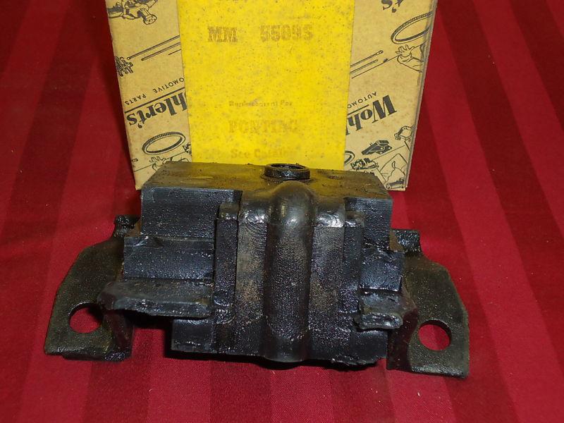 Wohlerts 1965-66 pontiac front motor mount #5509s