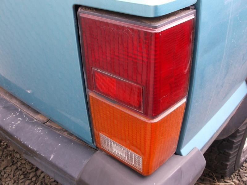 Right taillight for 84 85 86 87 88 89 90 91 92 93 94 95 96 jeep cherokee ~