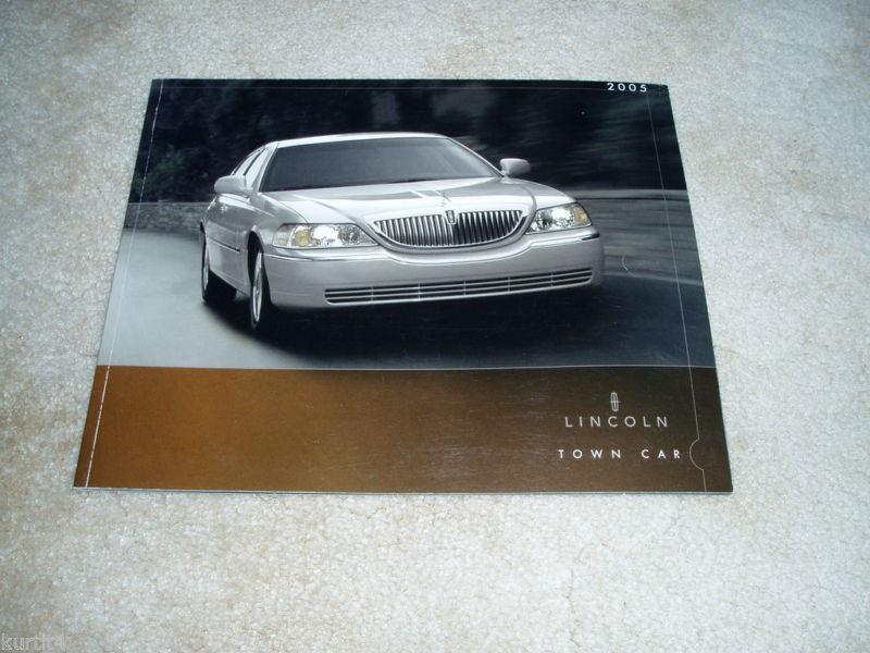 2005 lincoln town car signature limited l sales brochure dealer car literature