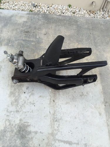 2007 2008 yamaha yzf r1 rear swing arm/shock fender