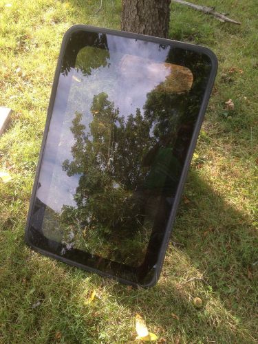 01-05 chevy montecarlo sunroof glass