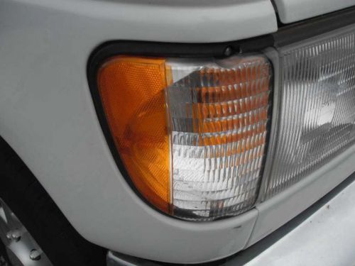 Passenger right corner/park light fits 92-00 ford e150 van 1019564