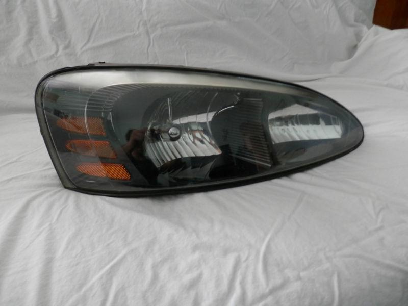 2004 pontiac grand prix headlight