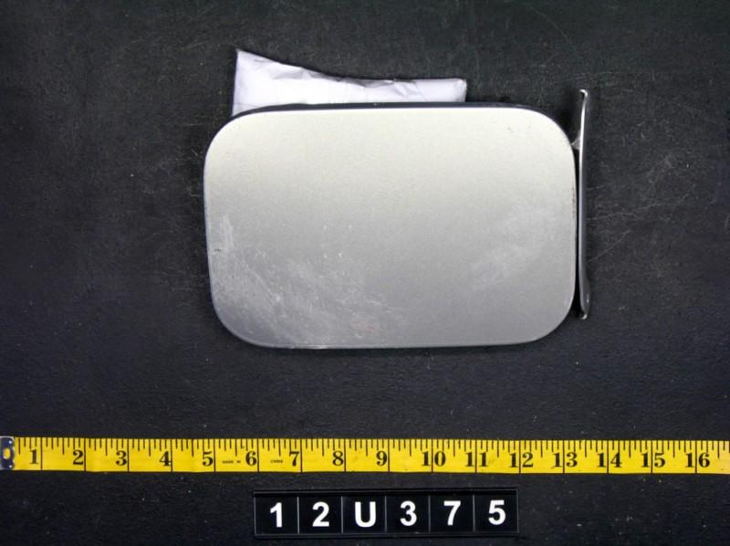 04 g35 fuel filler door lid gas tank cover cap oem silver 12u375