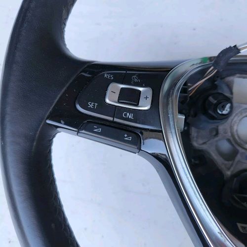 2018-2020 volkswagen tiguan oem black steering wheel w/ switch buttons      9c12