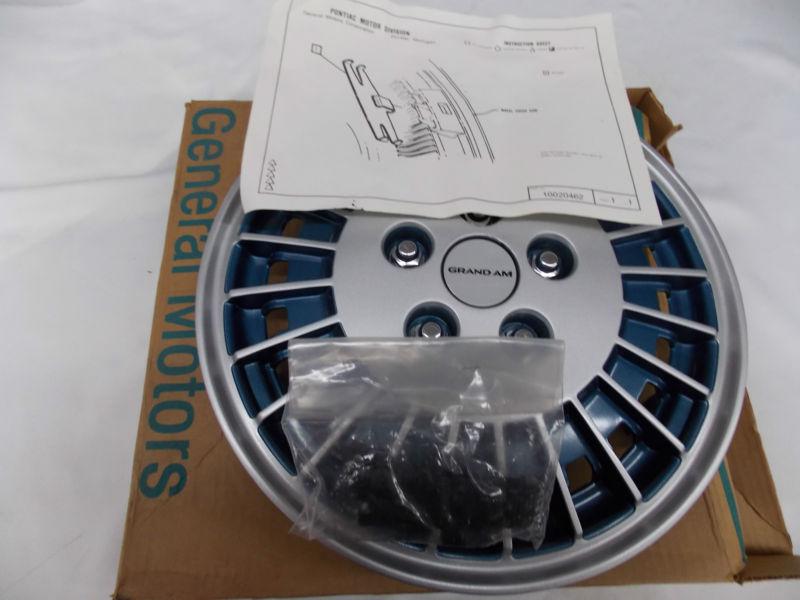 1986 1987 1988 pontiac grand am wheel cover 13" nos 22535803 no reserve!!!!