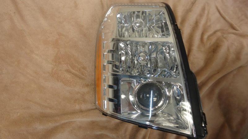 Cadillac escalade xenon right headlight 07 08 09 10 11 oem