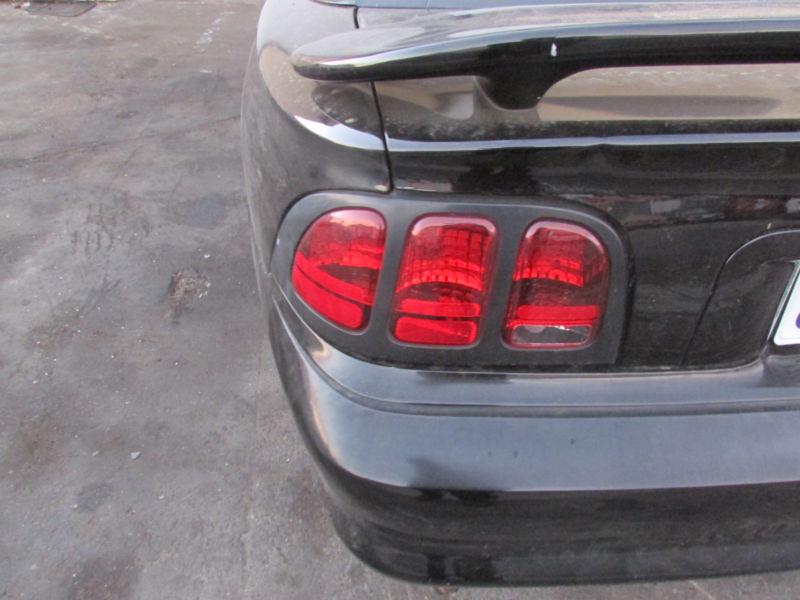 Mustang gt 1996-1997 - rear black tail lites - pass and drivers,pair with wiring