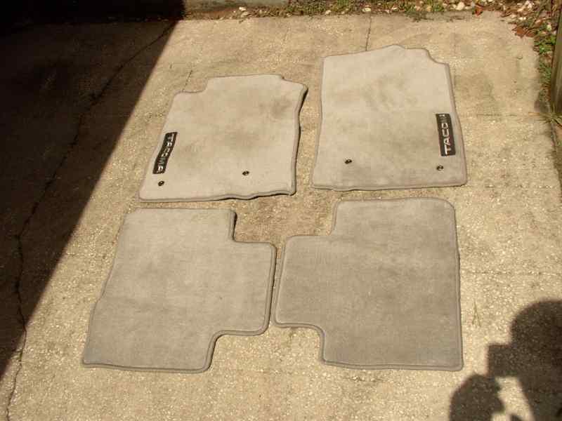 Toyota tacoma access cab floor mats - light grey carpet