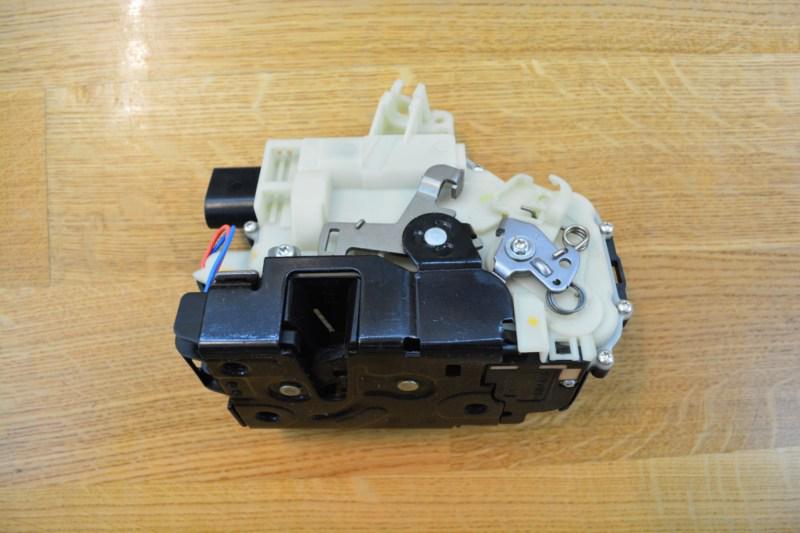 Oem door lock actuator front right passenger new 3b1 837 016 ca - 3b1837016ca