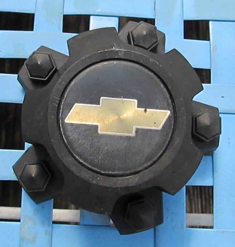 Center cap (1) for 1982-1988 chevrolet pickup