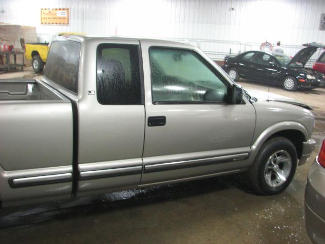 2001 chevy s10 pickup 88738 miles front door right 2132580