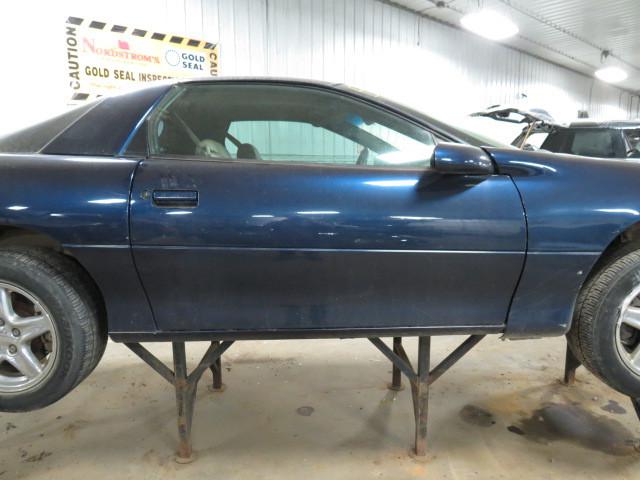 1998 chevy camaro front door right 2495982