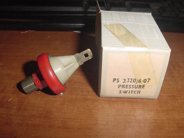 Nos smiths oil pressure switch mgb mgb-gt 1973-on 