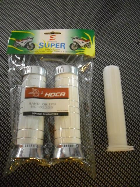 Scooter 125cc 150cc gy6 white grips with chrome lines