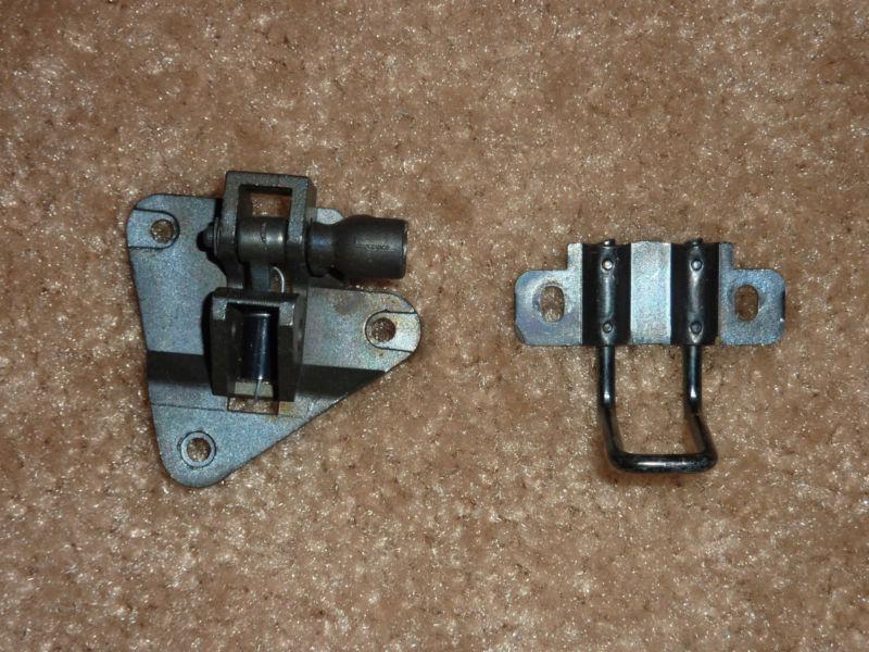 Volvo 850 glove box lock latch catch and brace