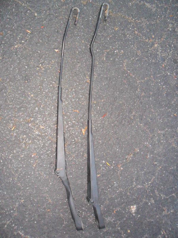 Vw  passat  wiper arm 1996 windscreen passanger side pictured right 