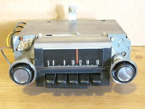 1970 ford fomoco econoline am radio - nice radio - plays good!!