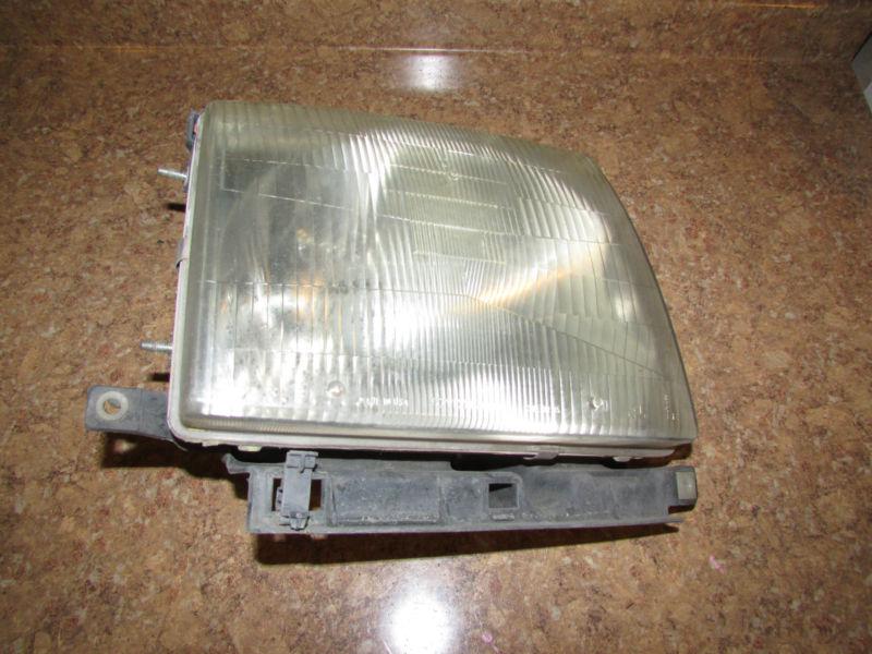 Toyota hilux tacoma truck oem right headlight assembly 1997,1998,1999,2000 97-00