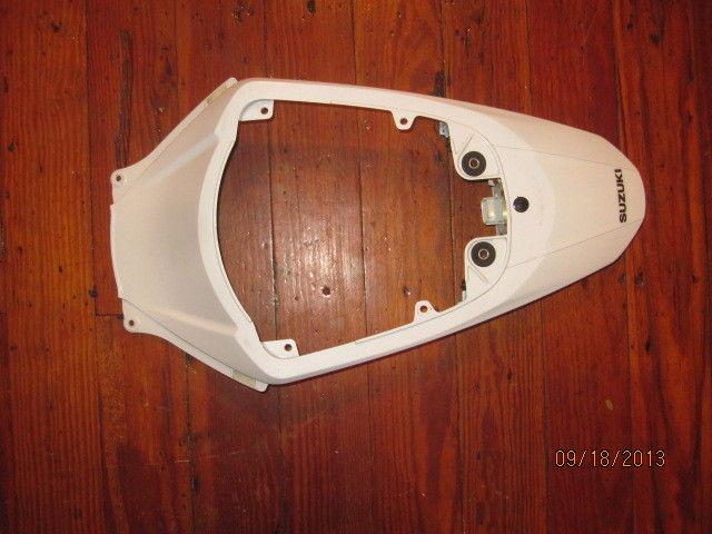 2007 2008 07 08 suzuki gsxr 1000 gsxr1000 center tail taillight fairing white