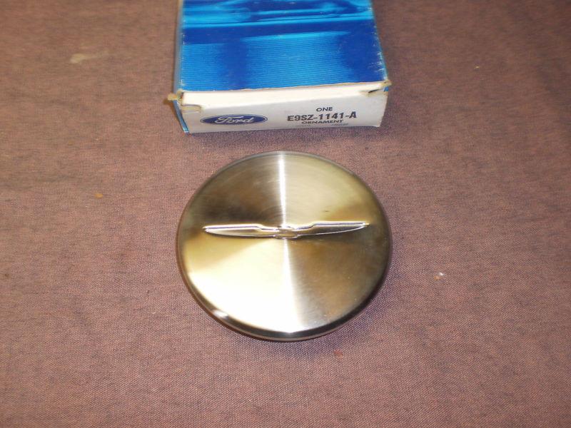 Ford 89,91 thunderbird wire wheel cover ornament orig. ford nos