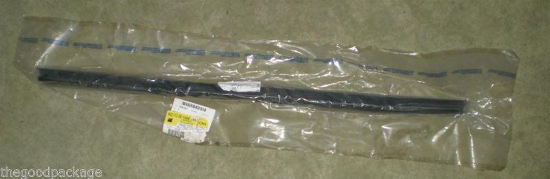 97-03 pontiac grand prix front window channel 10241821