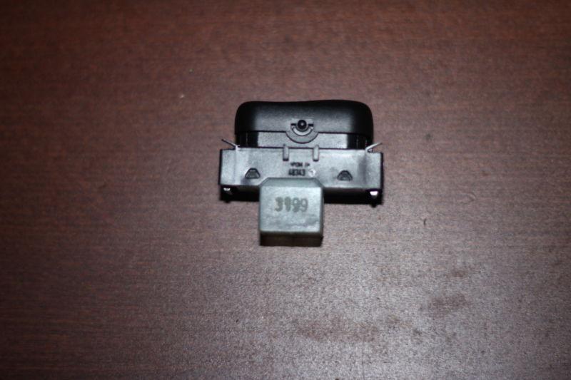 01 oem mercedes benz esp switch p/n: 2108213551 - b019