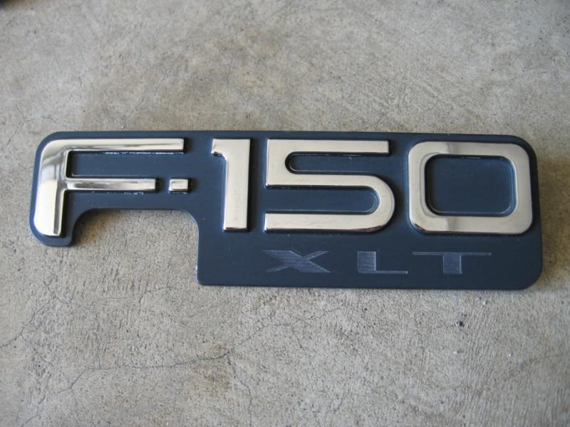 Ford f 150 xlt factory fender emblem