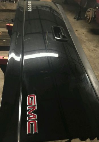 Gmc chevy tailgate 1500 2500 3500 w/o locks 99 06 black