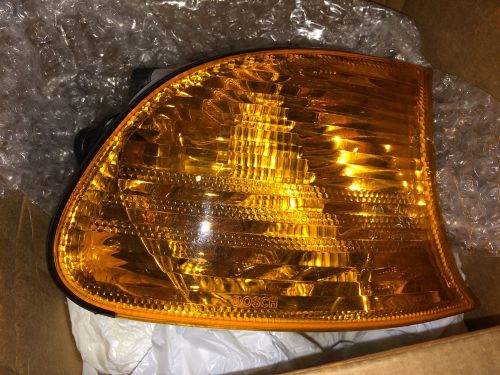 Bmw e46 (3 series) - passenger (r) side corner light - amber - genuine bmw