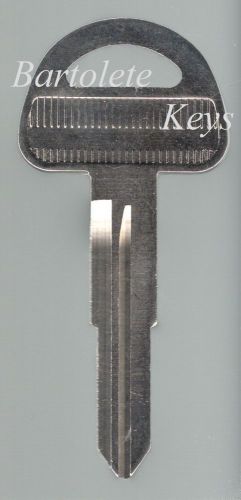 Key blank fits 2001 2002 suzuki xl7