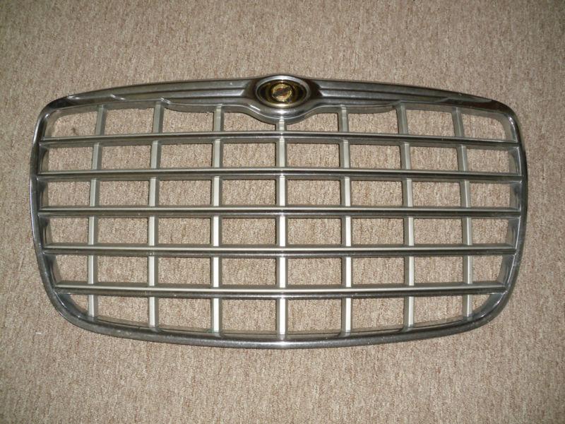 Chrysler 300 front grille grill with badge 04806365aa