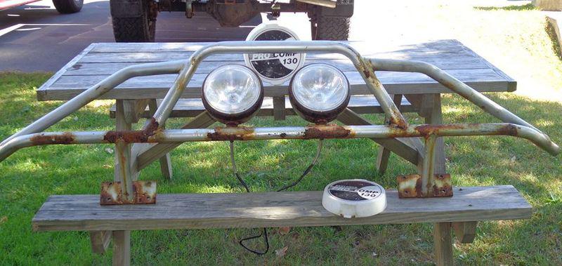 Pre-runner light bar with 2 pro comp 130 lights