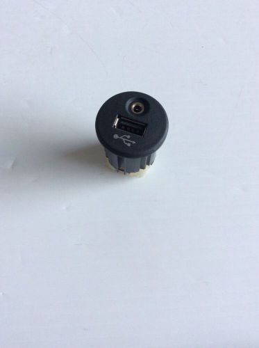 2011-2013 nissan juke oem usb aux imput plugs used