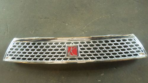 2003 - 2005 saturn l200 l300 l chrome front grille grill &amp; emblem oem 22681681