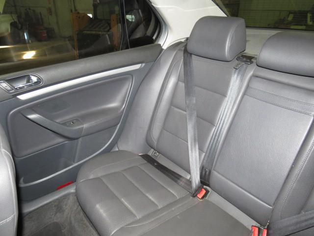 2005 volkswagen jetta rear seat belt & retractor only rh passenger gray