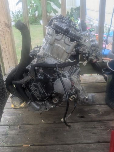 06-07 suzukie gsxr 750 complete engine  heads need work