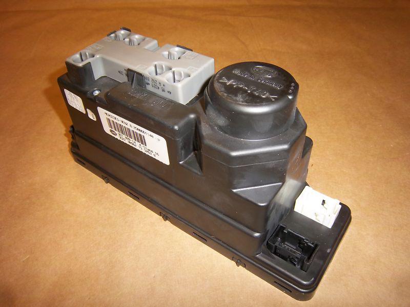 Mercedes w202 central door lock locking vacuum pump c280 c240 c220 c230 208