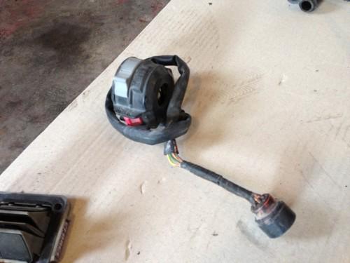 Yamaha banshee yfz350 on off headlight switch round plug