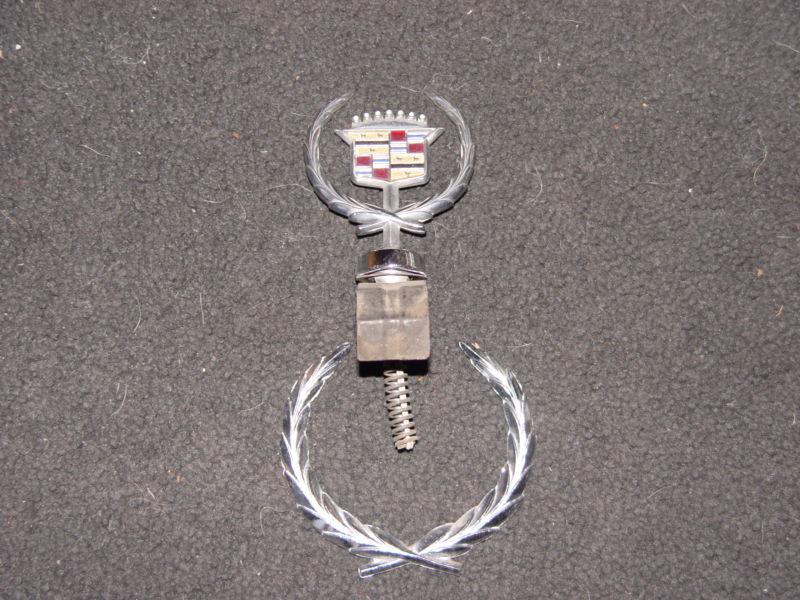 1991 cadillac seville hood emblem, clean...  lqqk !!!