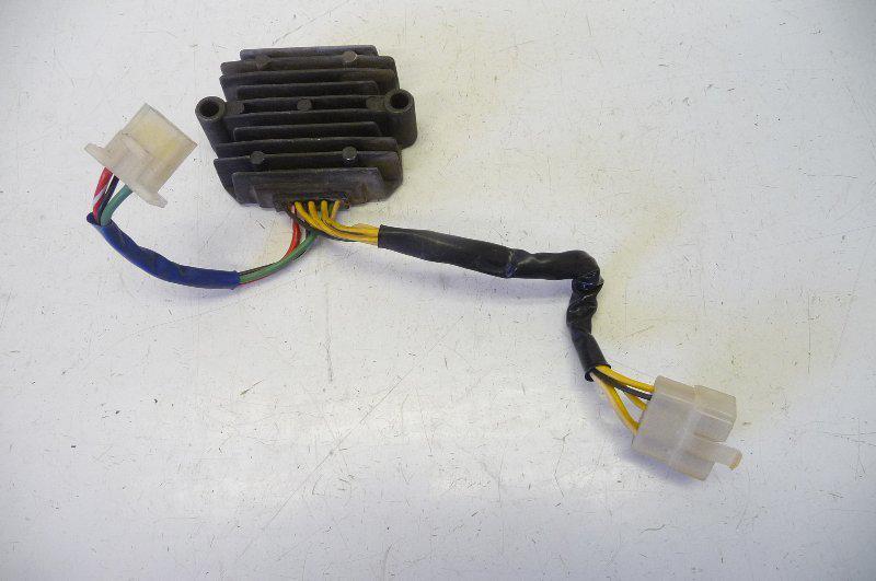 #3249 honda cb900 cb 900 super sport voltage regulator / regulator assembly